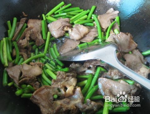 蒜苔炒猪舌的作法