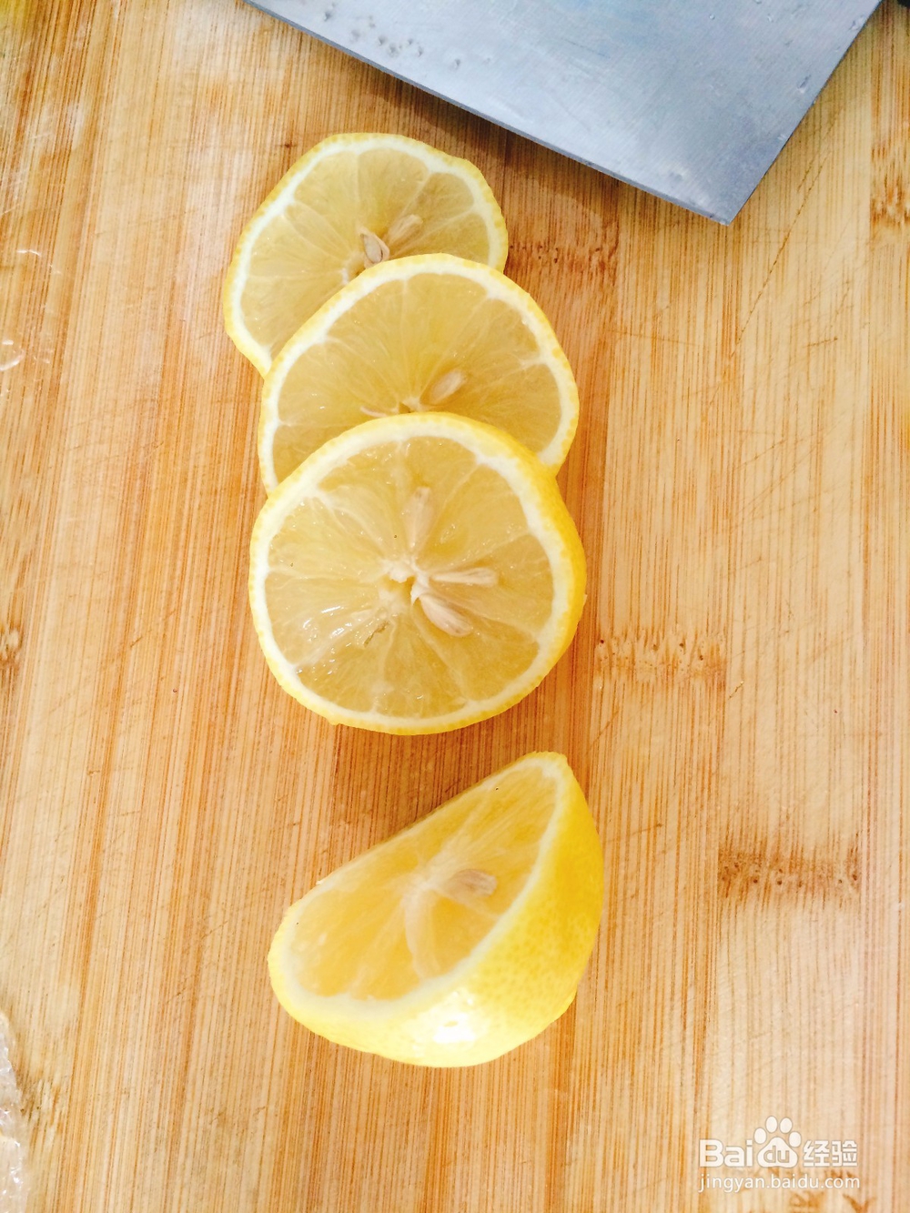 如何制作Detox water--柠檬蜜桃苏打水