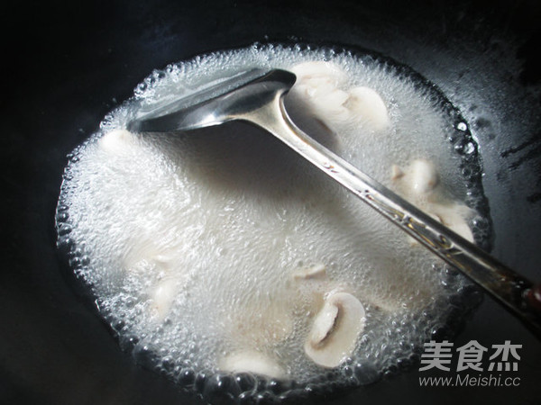 蘑菇鸡蛋汤面
