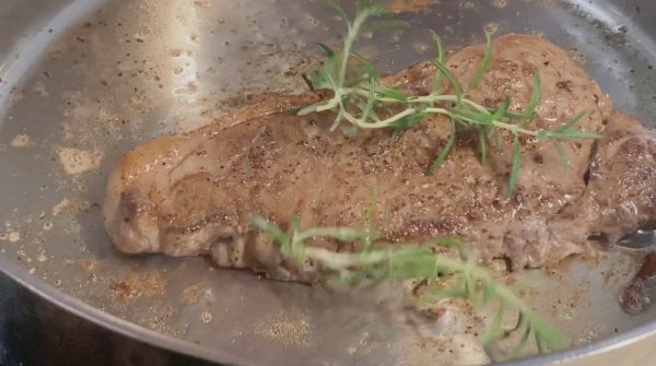 西兰花牛排沙拉