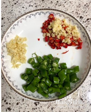 辣菜爆炒鸭肉