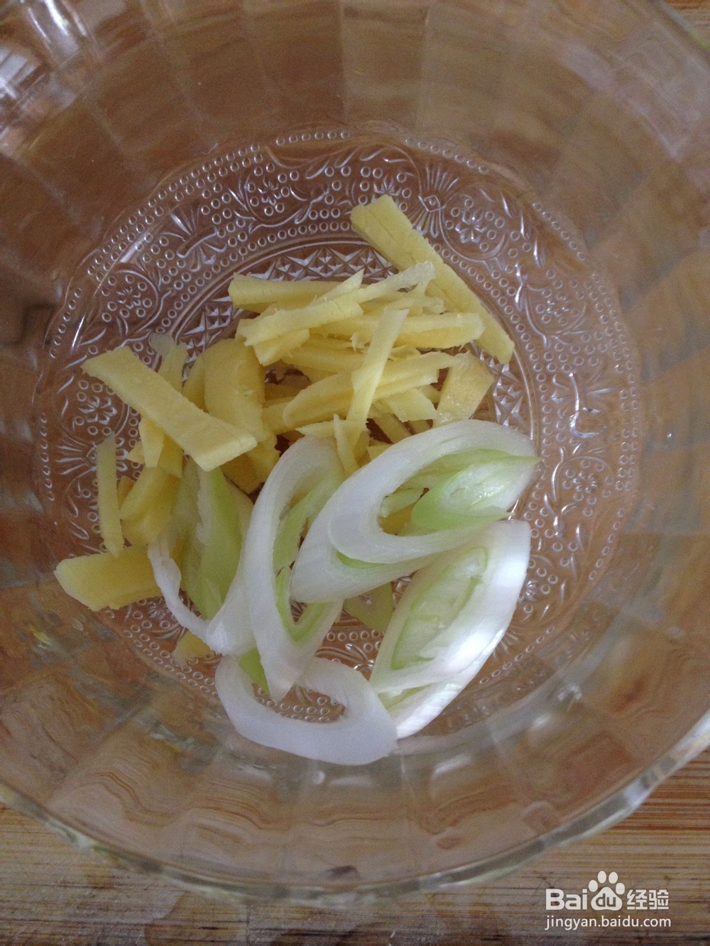 [瘦身健康素菜]芹菜炒豆干的做法