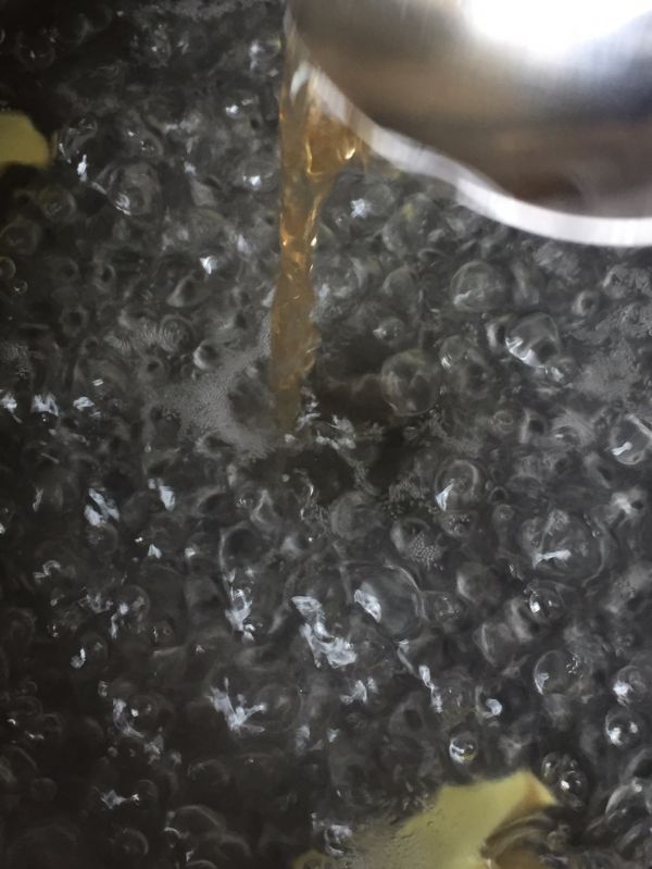 红豆薏米猪蹄汤