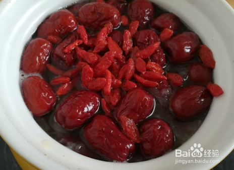 如何煲银耳红枣羹