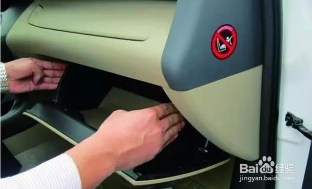 丰田 RAV4更换空调滤清器