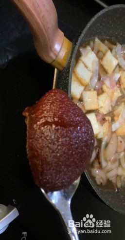 鹌鹑蛋鸡肉炒年糕怎么做