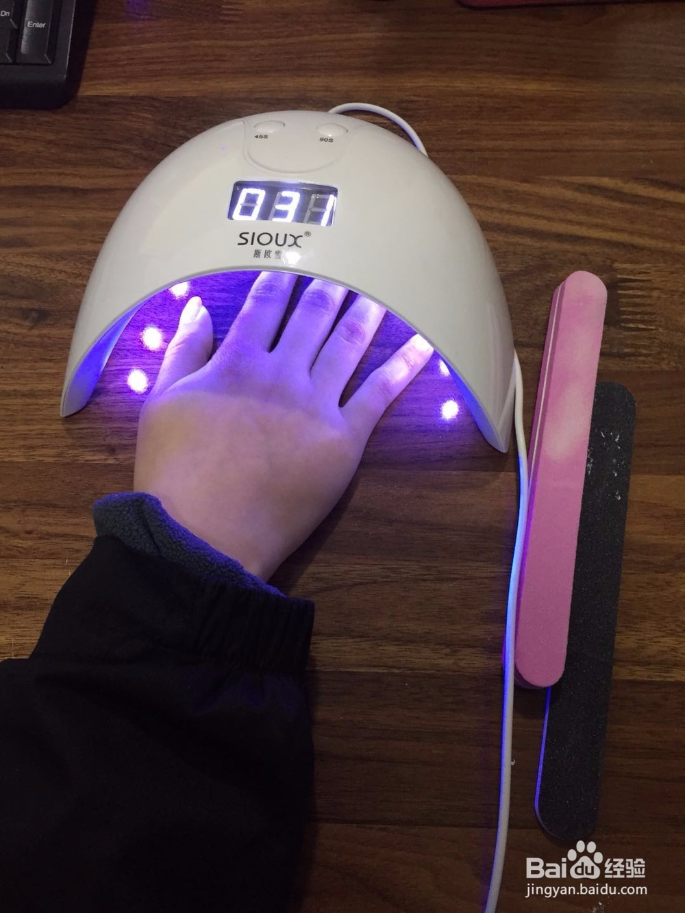 如何自己在家做蔻丹美甲