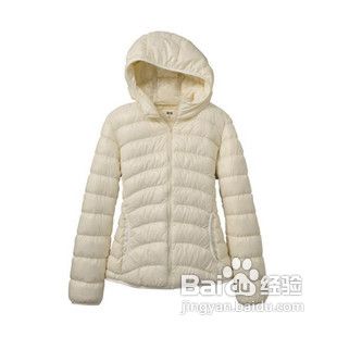 白色羽绒服如何搭配