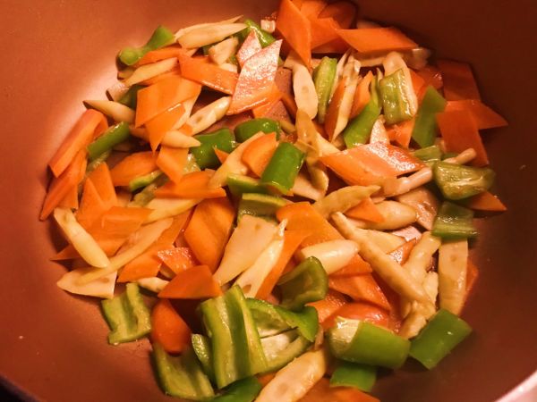 青椒胡萝卜炒猪心