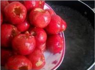 在家里如何制作可口的山楂罐头