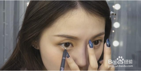 女生清纯约会妆画法