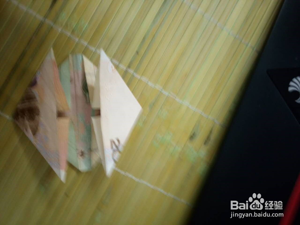 如何用纸币折爱心