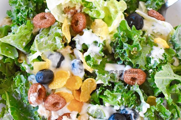 隔夜燕麦玉米片羽衣甘蓝早餐沙拉