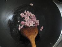 如何制作好吃又好看的萝卜干烧毛豆