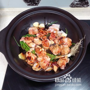 如何做葱油焖鸡腿？