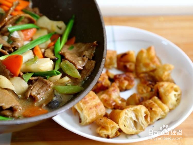 鬼马炒牛肉怎么做？