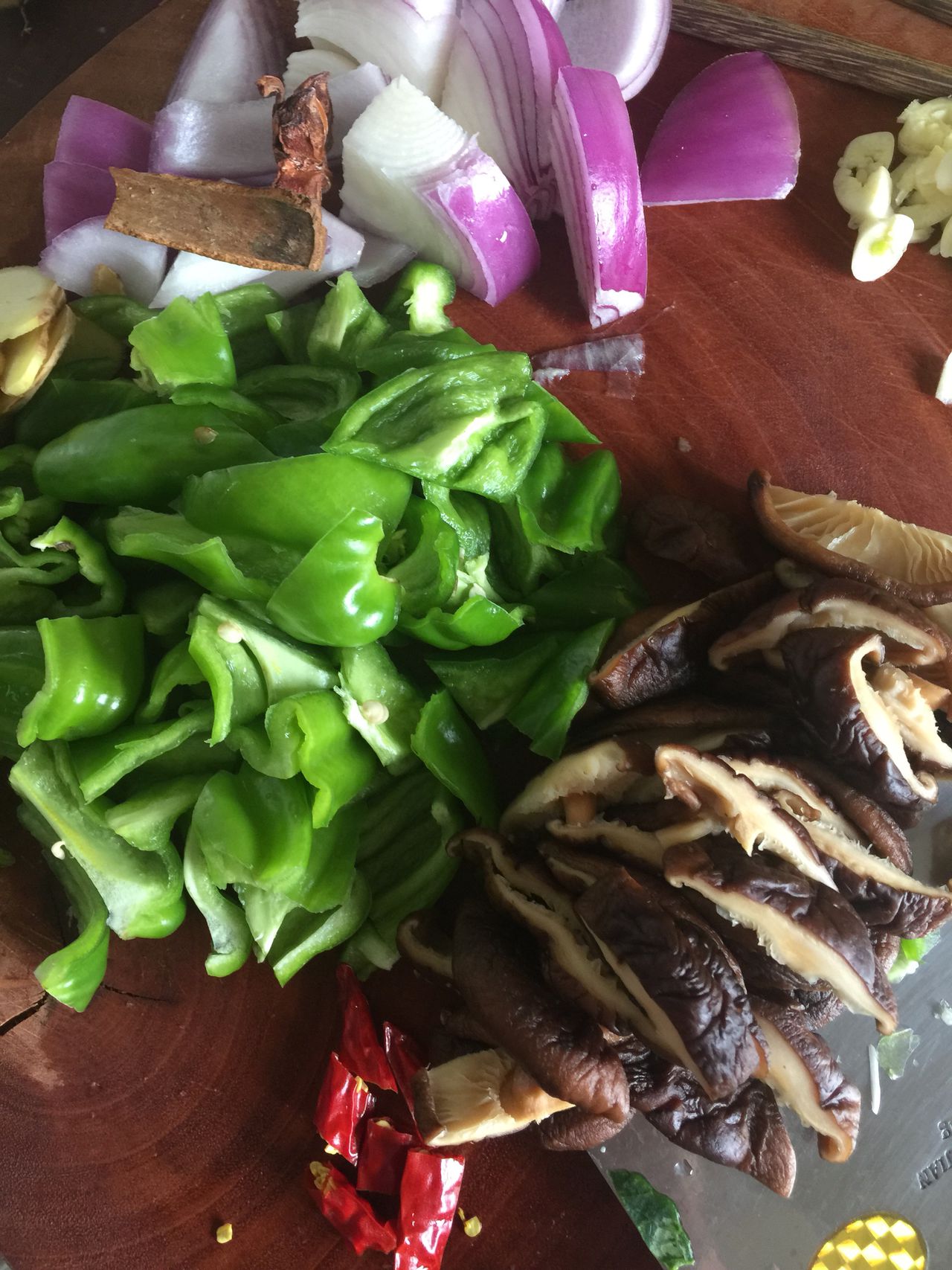 好吃到爆的黄焖鸡做法,你学会了吗