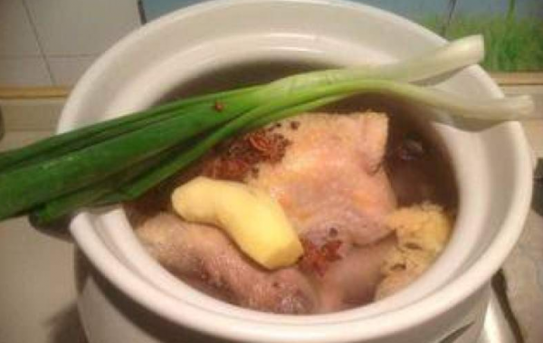 冬虫夏草炖老母鸡