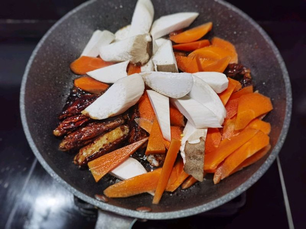 杏鲍菇胡萝卜焖鸡翅
