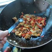 爆炒腊鸡的做法
