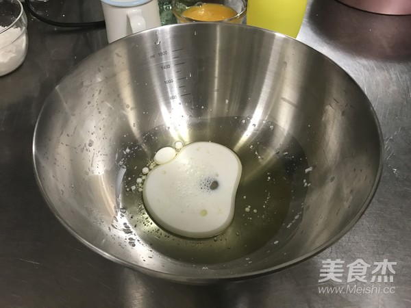 朗姆酒葡萄干戚风蛋糕