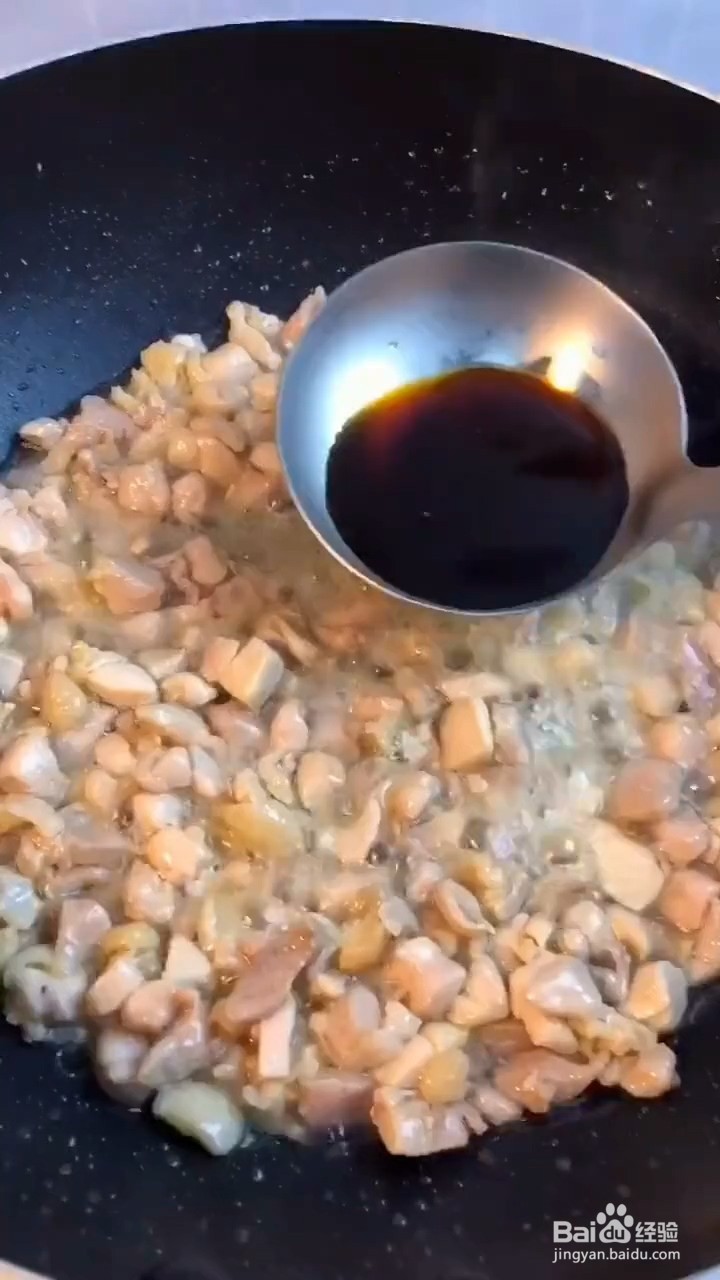 如何制作鸡腿肉焖饭
