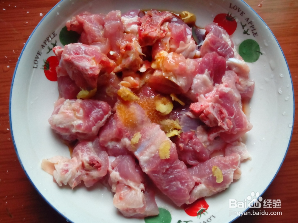 电饭煲蒸菜：[1]蒸排骨