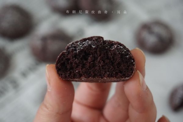 布朗尼裂纹曲奇饼干