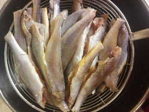 干炸小黄鱼的做法