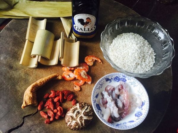 橄香海鲜竹筒饭