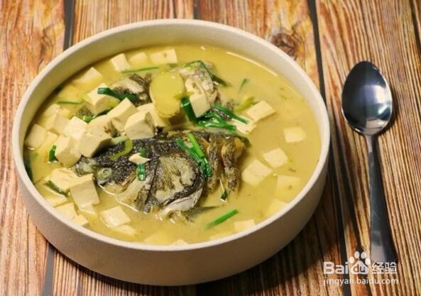 怎样才能做出奶白色的鱼汤