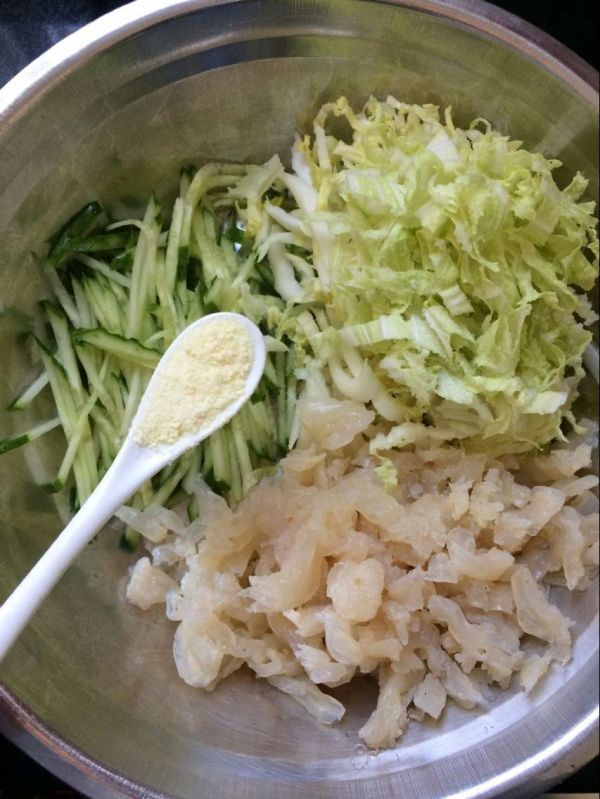 黄瓜白菜拌海蜇皮