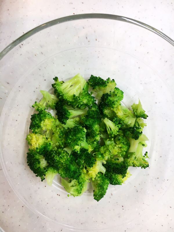 鸡蛋西兰花三明治