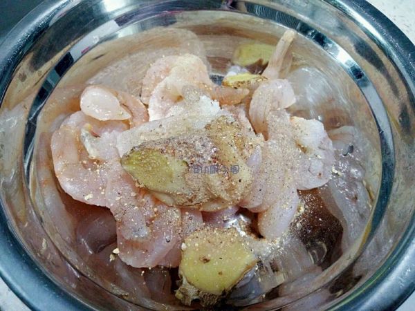 三宝虾仁肉丸汤菜