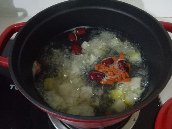 红枣百合雪梨糖水