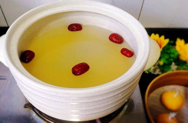 南瓜豆沙包、红枣小米粥