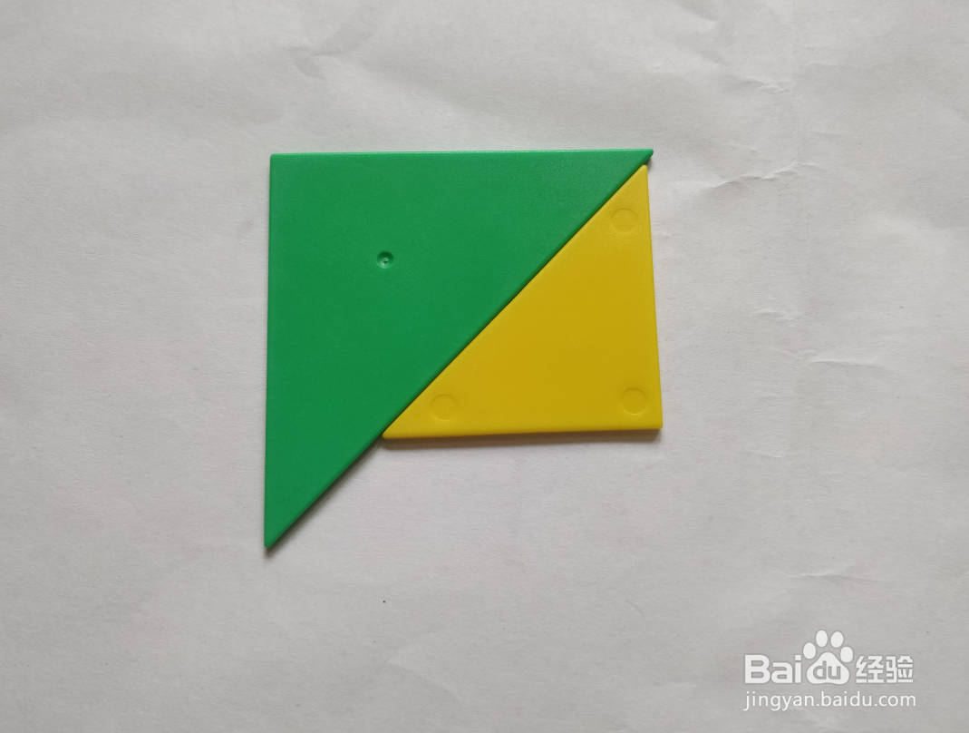 用(蝶式)七巧板怎么拼一只站着的沙皮狗?