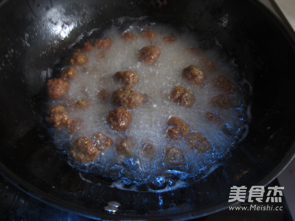炸肉丸的家常做法