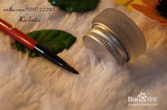 用化妆刷画完美妆容