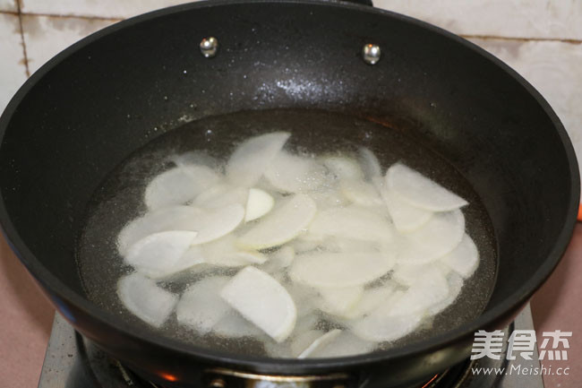 清热良方虾皮萝卜汤