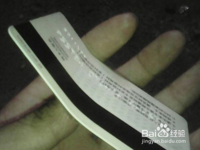 银行卡弯了怎么弄直？