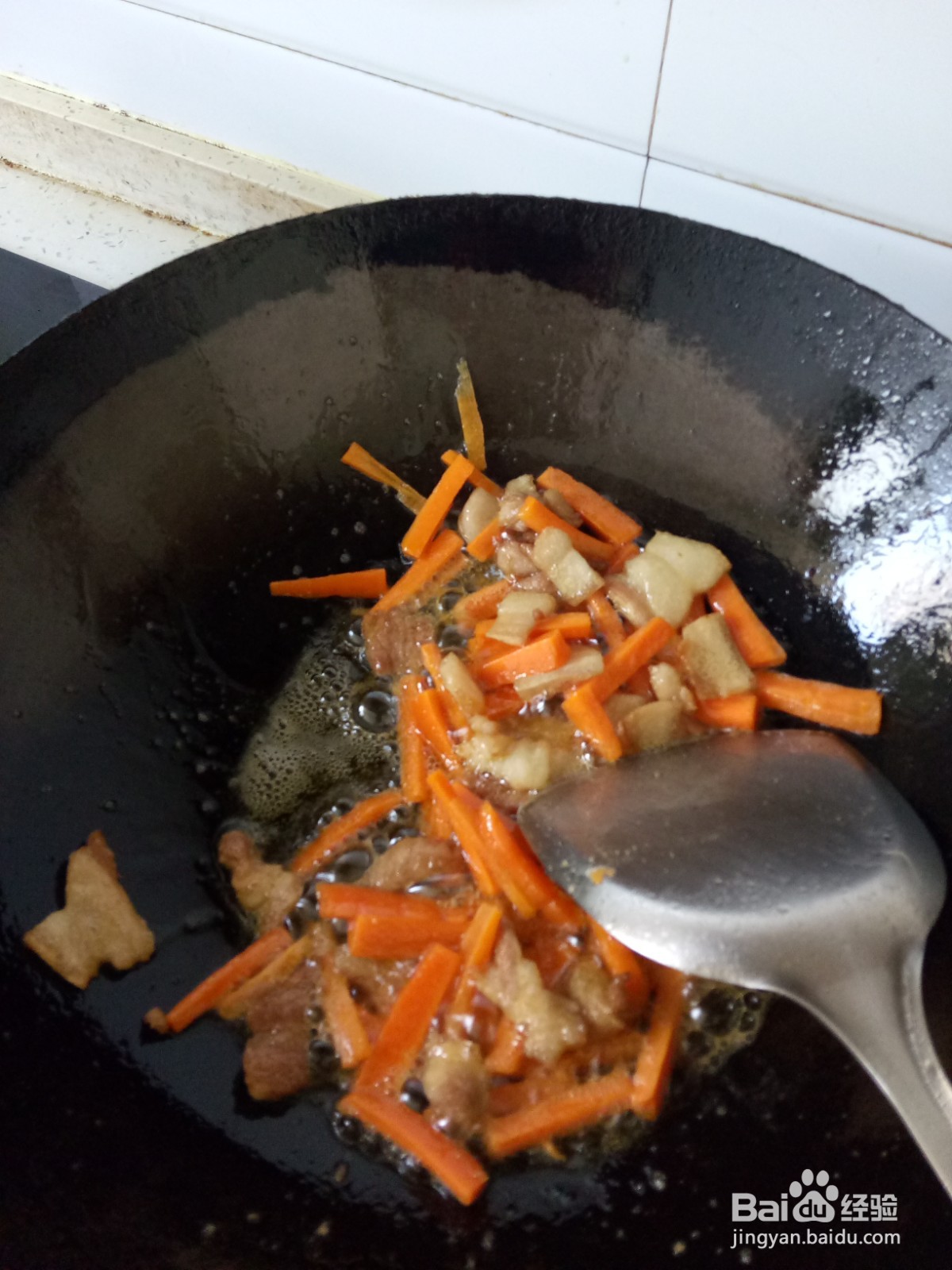 五花肉炒杏鲍菇豆干