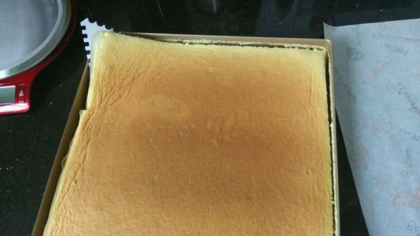 杨梅果酱夹心蛋糕卷