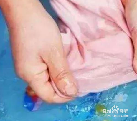 衣服上的奶油怎么洗掉