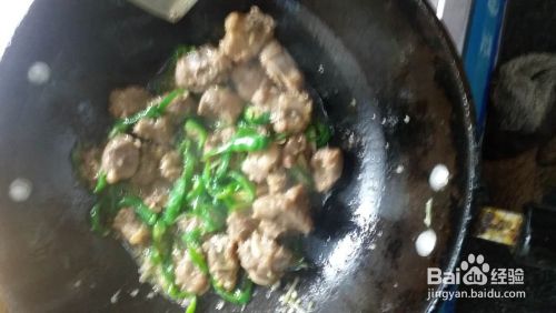 青椒炒排骨家常菜