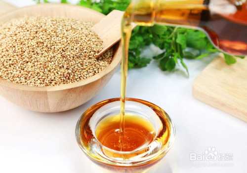 在耳外用手电筒照射,使蚊子自行飞出; 4 外耳道被咬伤,可用2%碘油涂擦