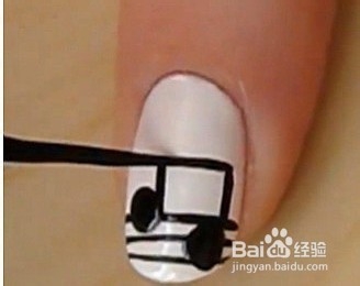自己轻松diy音符美甲