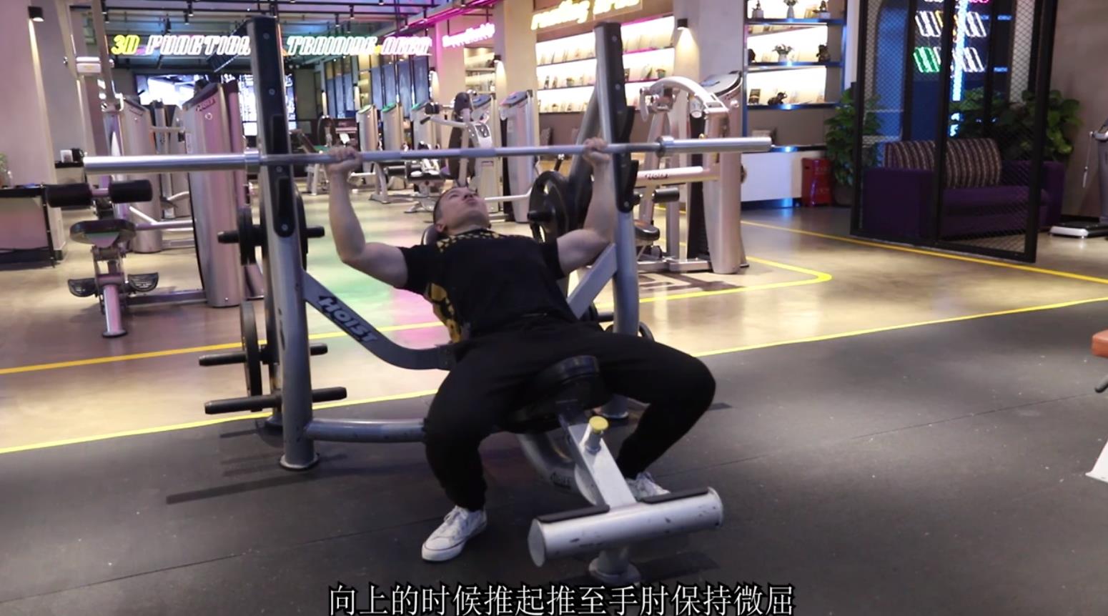 如何塑造饱满胸肌
