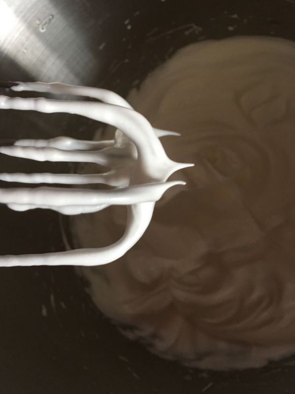 糖霜玫瑰奶油蛋糕