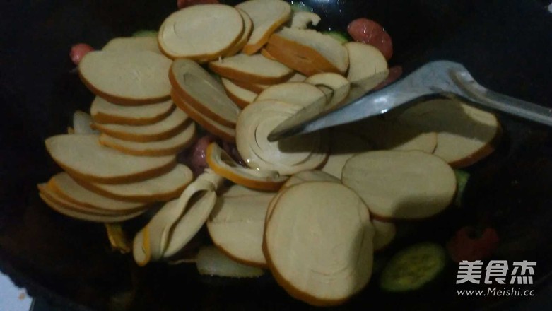 素鸡黄瓜炒香肠